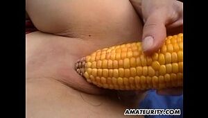 First-timer gf fucktoys her vulva with corn outdoor