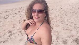 Procurando uma praia deserta na ilha de Florianopolis Brasil, sempre rola uma putaria - Kellenzinha YouTuber cuckold amadora